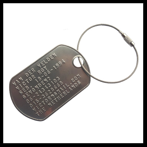 Kofferlabel dogtag Monster RVS inclusief staalkabel. Gepersonaliseerd met 8 regels tekst.