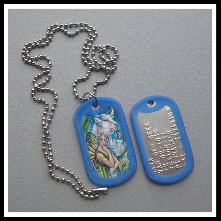 Dogtag met sterrenbeeld sticker zodiac, achterkant 6 regels geponste tag.