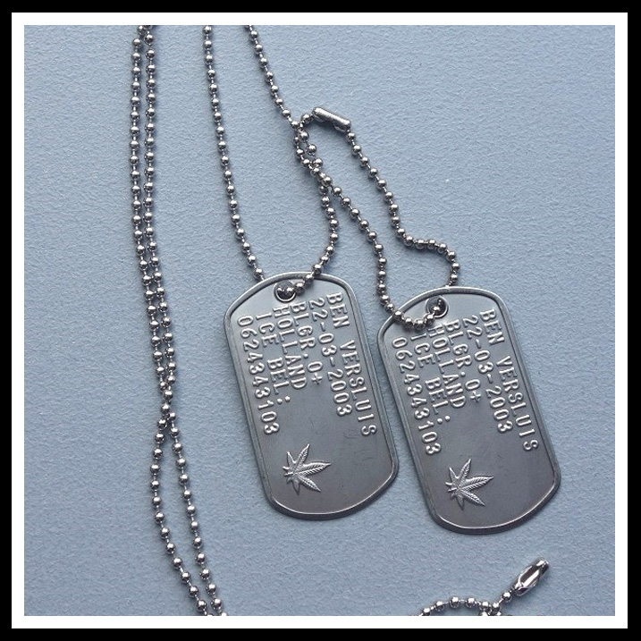 Dogtags dubbel rvs met ingestanst teken wietblaadje. Inclusief rvs ketting(en) en gratis silencers.